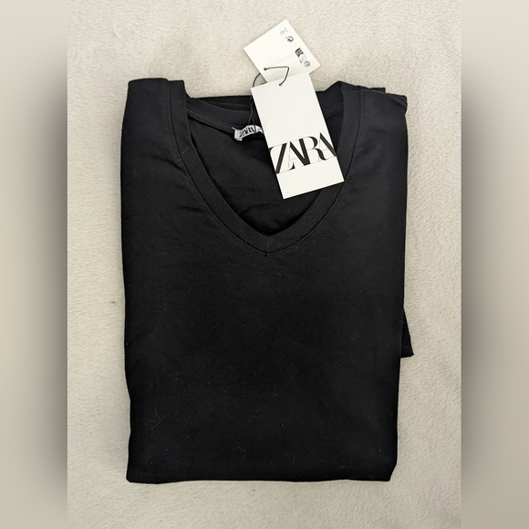 Zara - Plain Black Tee V-Neck M - Picture 4 of 4